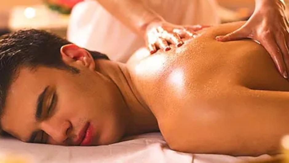 Indulge in the ultimate relaxation experience with the 1 Hour Full Body Massage at Comfy Spa! 