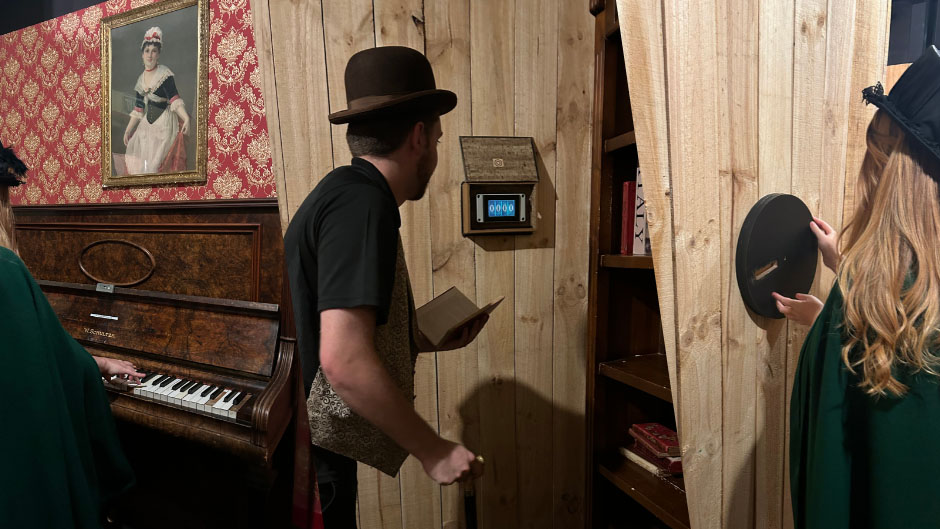 Step back in time to New Zealand's 1860s and 70s gold rush era with Escape Quest's immersive escape room experience! 