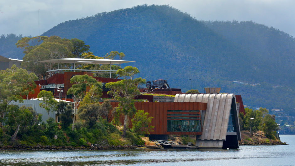 Discover a captivating experience that combines the breathtaking natural beauty of Mt Wellington with the artistic wonders of the Museum of Old and New Art (MONA) in Hobart, Tasmania!
