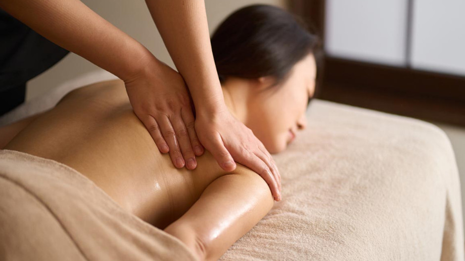 Relax with an indulging 60 minute Aroma Relaxing Massage at Casa Bella Massage & Beauty Salon!
