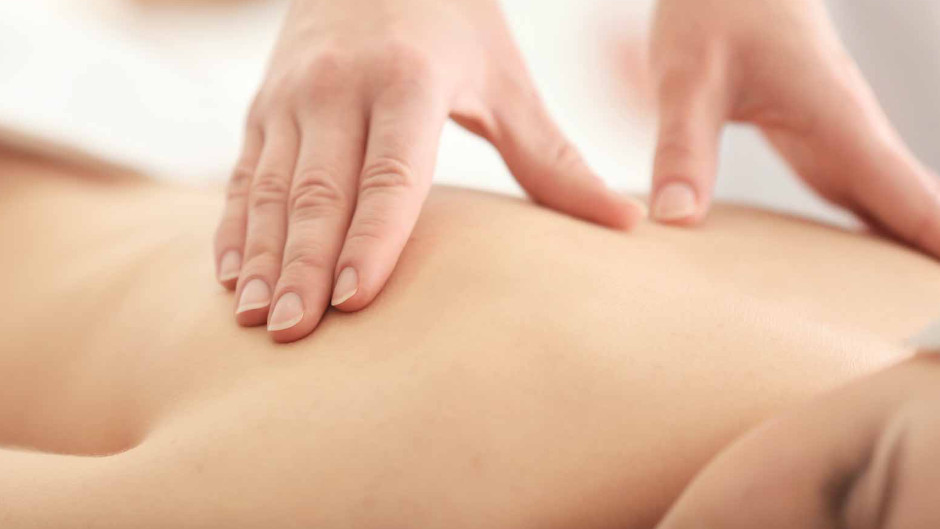 Relax with an indulging 60 minute Aroma Relaxing Massage at Casa Bella Massage & Beauty Salon!
