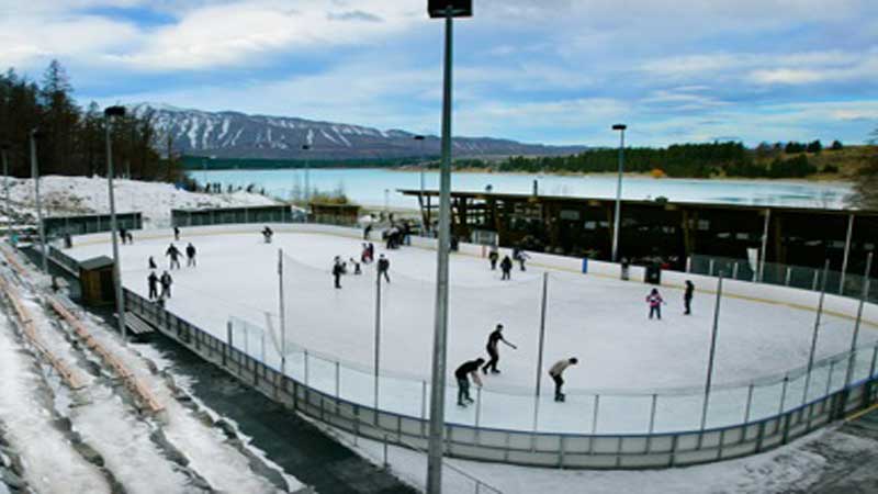 Skate outdoors on a full sized rink, enjoy the extraordinary views of Lake Tekapo, and in the evening skate under the big sky!