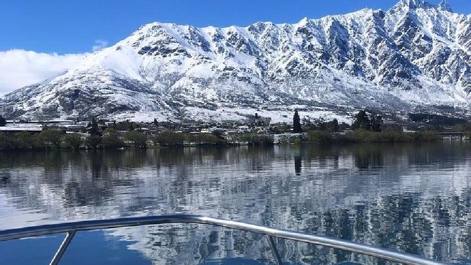 MILLION DOLLAR LAKE CRUISE the perfect selfie spot in front of the remarkables