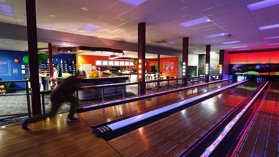 Strike Bowl Queenstown - 10 Pin Bowling action and full indoor entertainment venue!