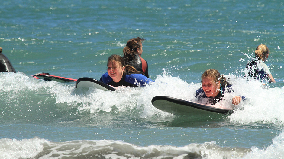 Authentic surf lessons with a New Zealand surf legend in the beautiful Tauranga Bay!