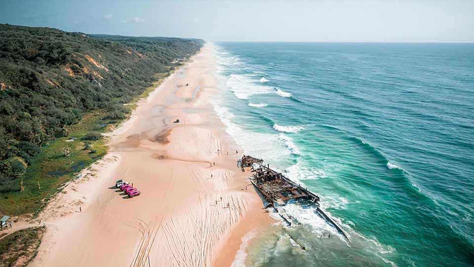 Discover Fraser Island with a Fraser Dingo Tagalong Tour and be part of a unique and unforgettable 4WD adventure! Join a group of young likeminded travellers as we make our way around Fraser Island, camping at our exclusive site at Central Station!