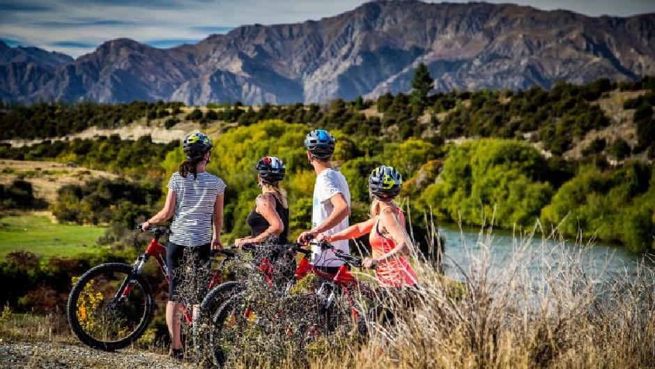 Experience Wanaka’s breathtaking scenic beauty at your own pace with Wanaka Bike Tours.