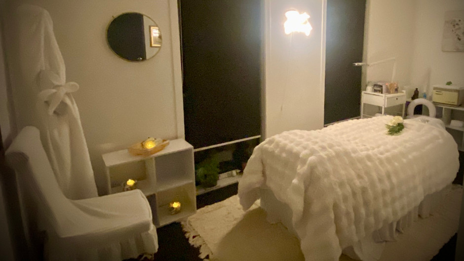 Experience the bliss of an hour Pampering inclusive of a back, neck and shoulder massage and an organic facial at Lilian The Brazilian Wellness and Spa.

