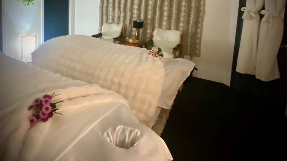 Experience the bliss of an hour Pampering inclusive of a back, neck and shoulder massage and an organic facial at Lilian The Brazilian Wellness and Spa.
