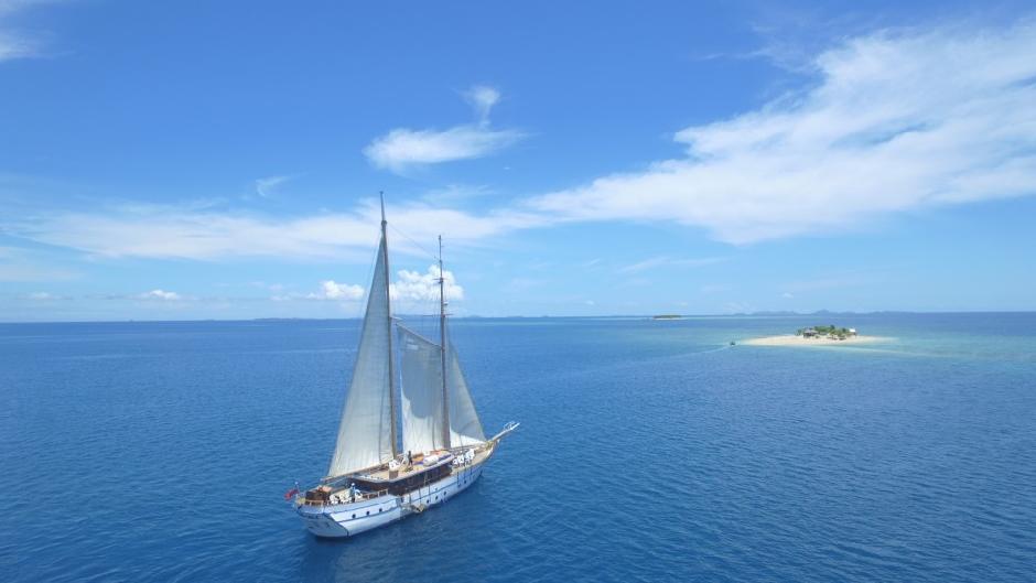 Board the magnificent 100-foot schooner, Whale’s Tale, for a one-day, island sightseeing adventure. Cruise through the blue lagoons and beaches of the Mamanuca Islands, and escape to your own private uninhabited island paradise.