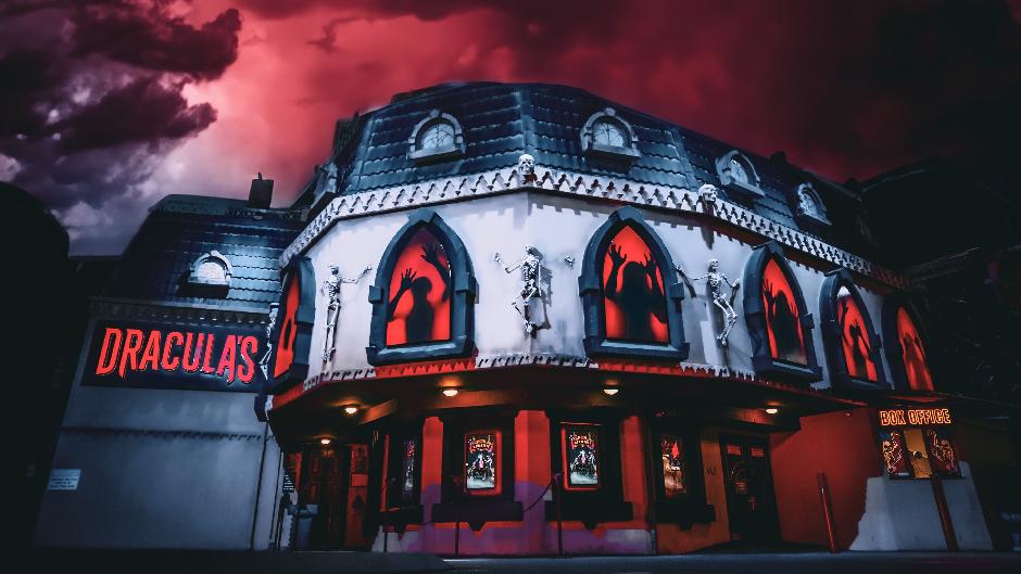 A Gold Coast institution and the ultimate night out, get your tickets to Dracula's Cabaret Dinner & Show.