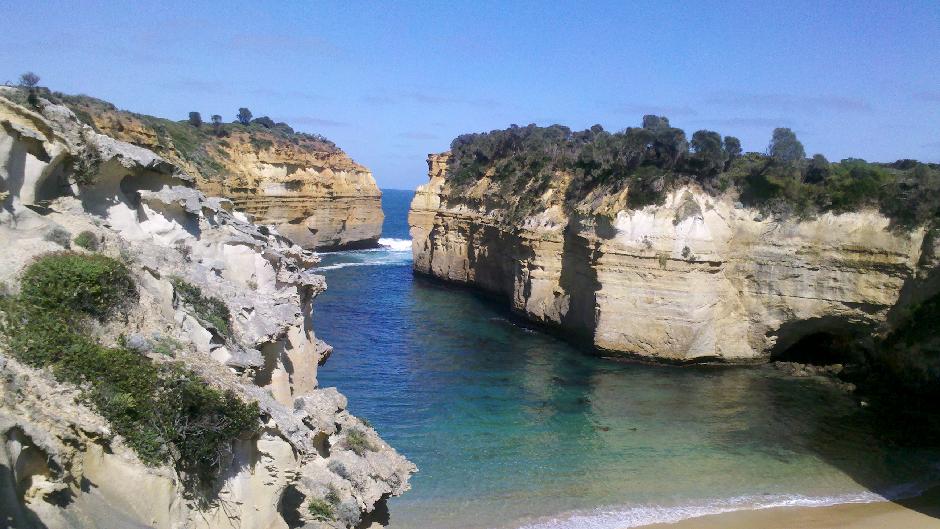 Join us on an incredible, affordably priced full day tour discovering Great Ocean Road, the 12 Apostles!