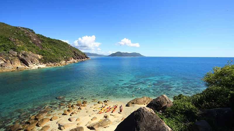Take a half day Fitzroy Island Adventure with Raging Thunder. Fitzroy Island is an uncrowed, unspoilt paradise just a short ferry ride form Cairns’ Marlin Marina.