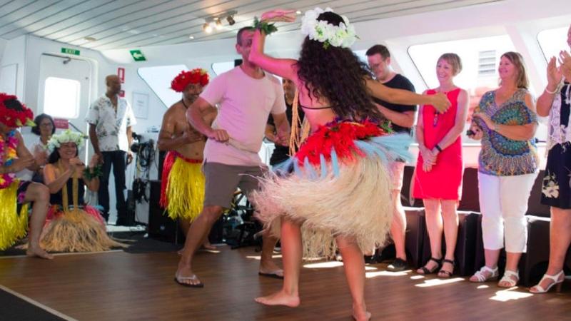 Come and enjoy a delicious buffet, dance show and DJ aboard a luxury catamaran.