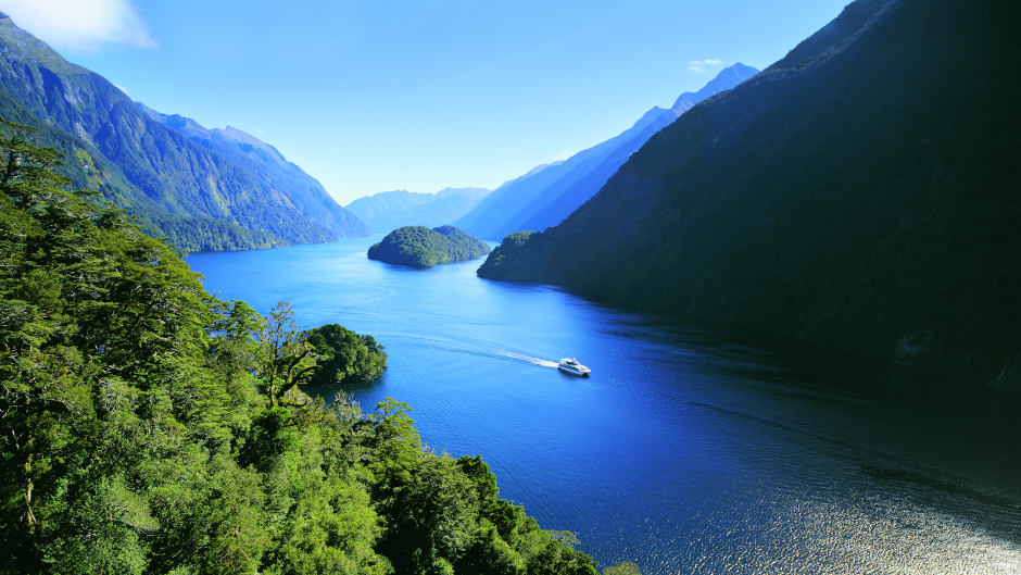 Experience the unrivalled beauty and pristine wilderness of Doubtful Sound with an unforgettable RealNZ day cruise.