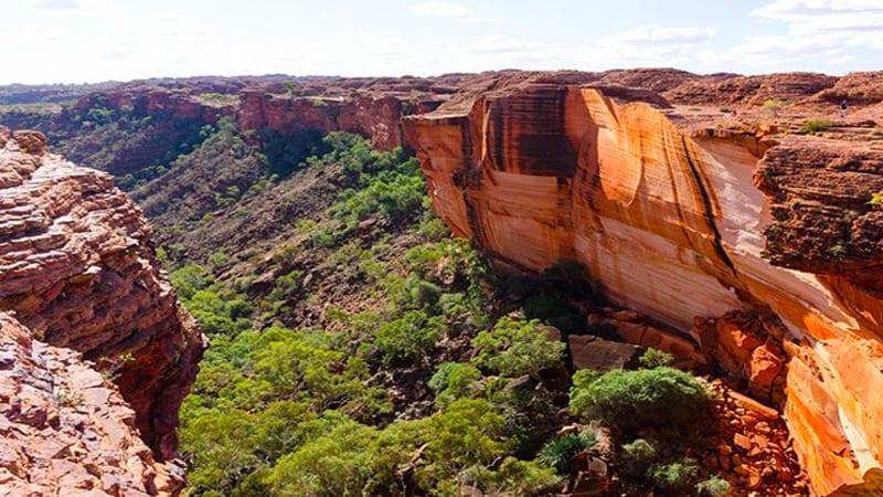 Join us as we ditch the crowds and embark on an epic 6-Day Aussie Outback adventure from Alice Springs to Adelaide!