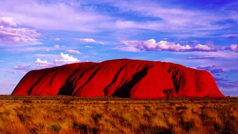Experience the wonders of Kata Tjuta & Uluru on this one day tour into the heart of the Northern Territory!