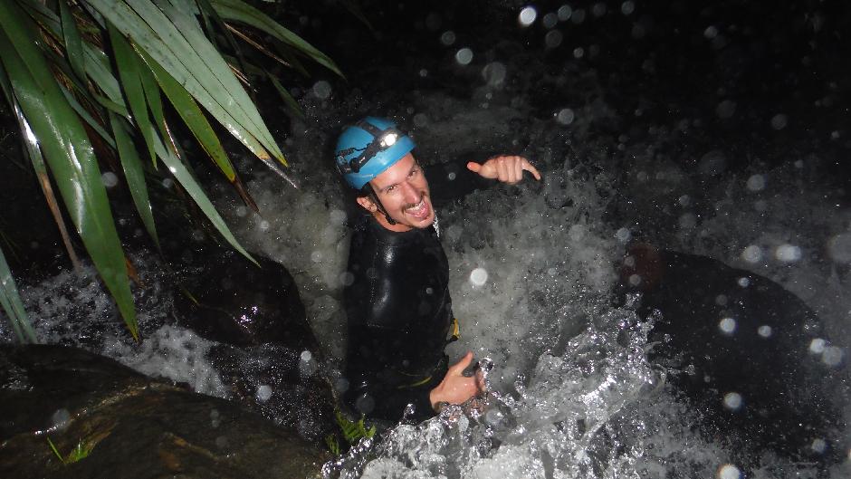 An authentic New Zealand canyoning experience for all year round! As night falls, be guided by the light of the glow worms and stars!