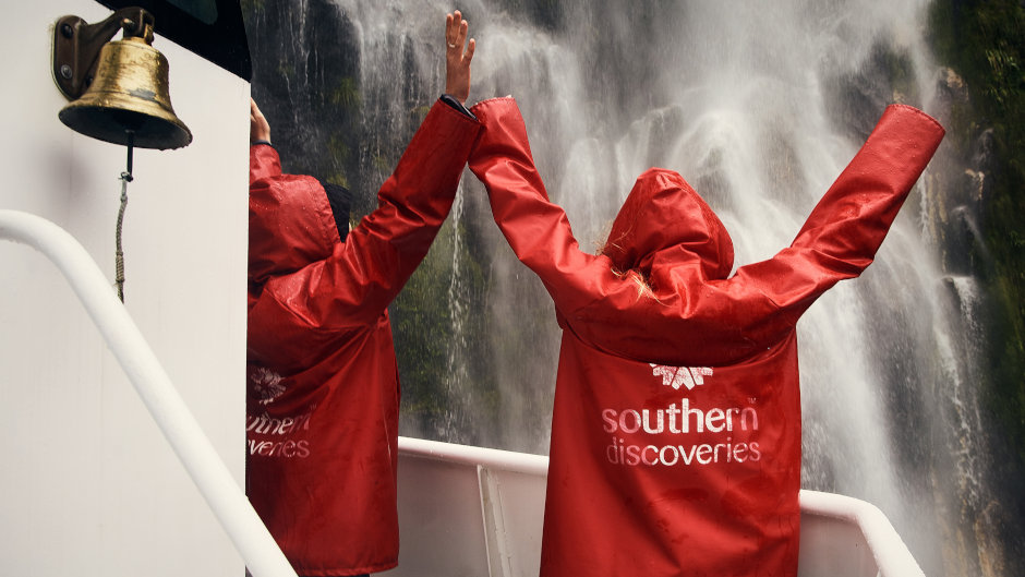 MILFORD SOUND COACH & NATURE CRUISE WITH UNDERWATER OBSERVATORY AND PICNIC LUNCH EX QUEENSTOWN