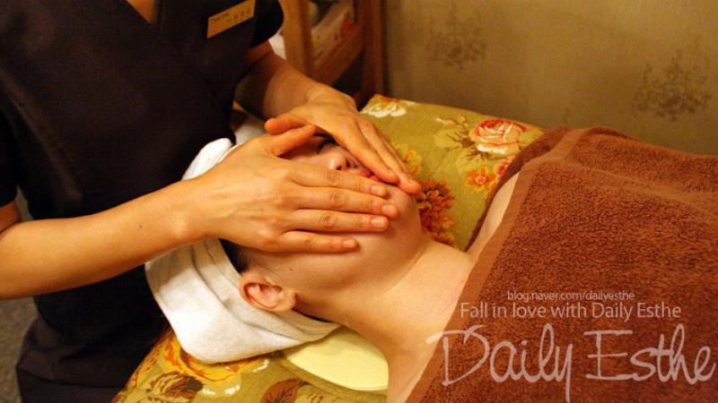 Treat yourself to an indulgent body massage and facial package that will leave you feeling like a million bucks!