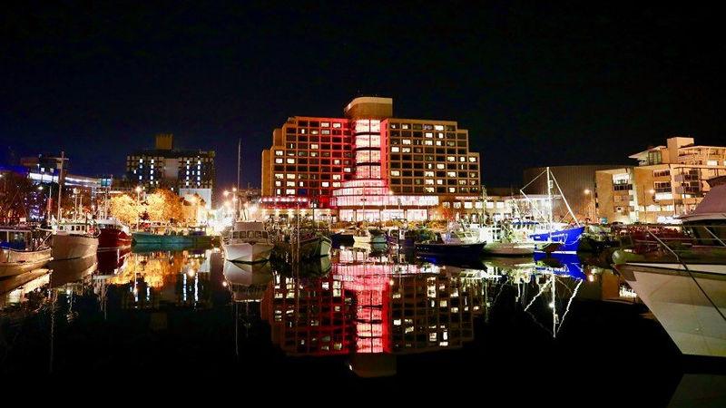 Indulge in delightful cuisine while lapping up the beauty of Hobart by night on the relaxing Historic Hobart dinner cruise...