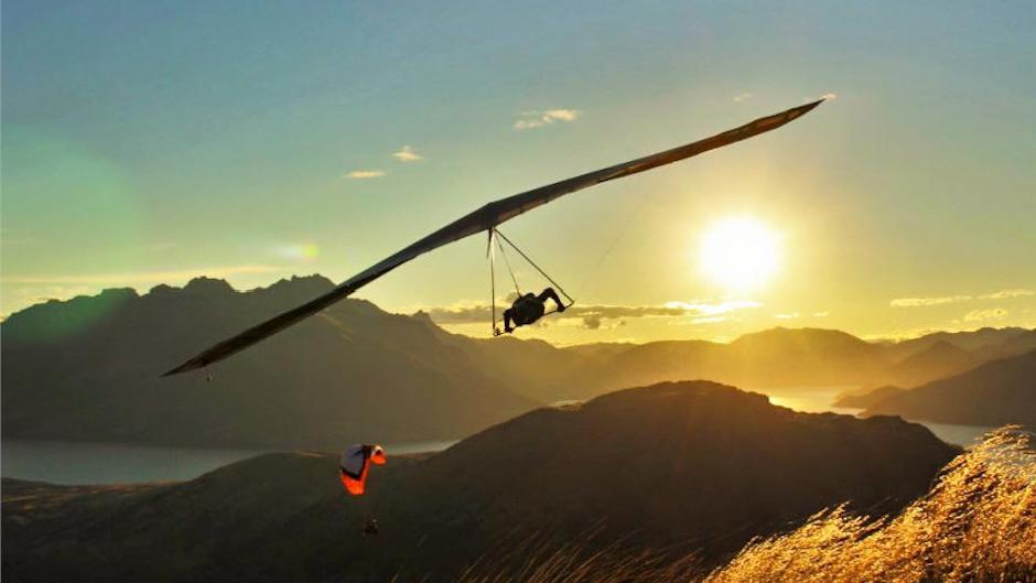 Glide over the spectacular scenery of the Central Otago region on an exciting Hang Gliding Aerotow flight!