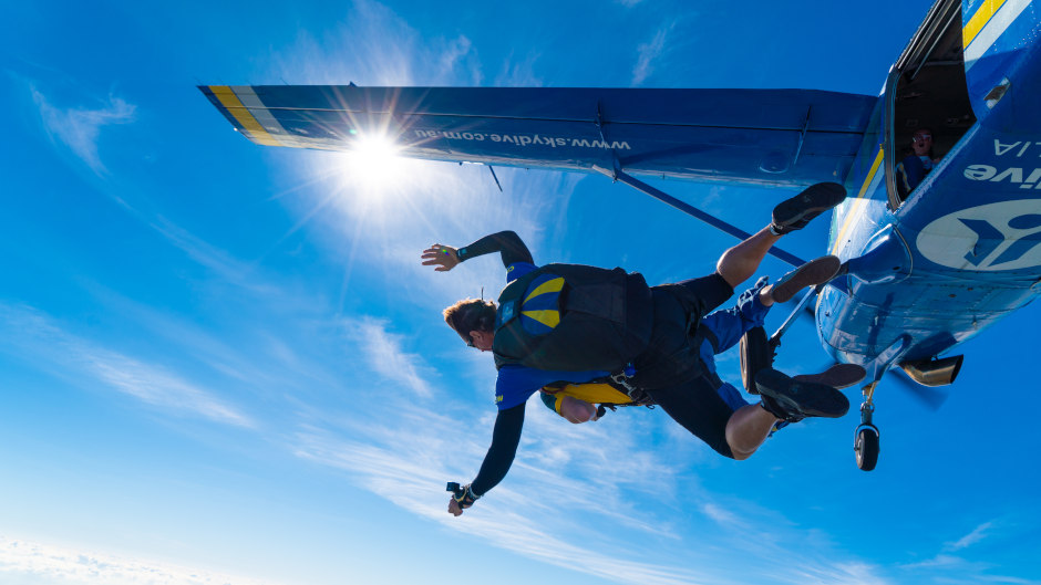 Attention thrill-seekers! Jump in a warm, tropical environment. Over 60 seconds breathtaking views of the Great Barrier Reef, the oldest WORLD HERITAGE RAINFORESTS and the city of CAIRNS.