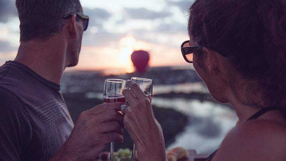 Looking for a special experience? Go Ballooning has you covered! Join us for a spectacular hot air balloon flight over the Gold Coast & Hinterland with champagne and a video package included.