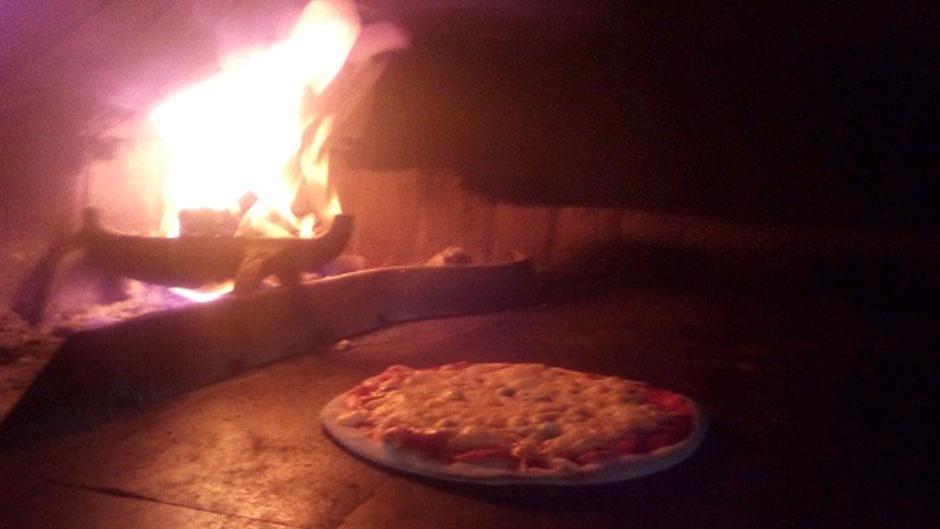 $3pp gets you up to 50% Off Food + Drink at Lil’e Roma Wood Fire Pizza