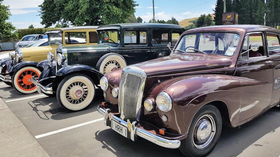 Experience the fun of travelling in an authentic period vehicle while taking in the sights of the Art Deco City!