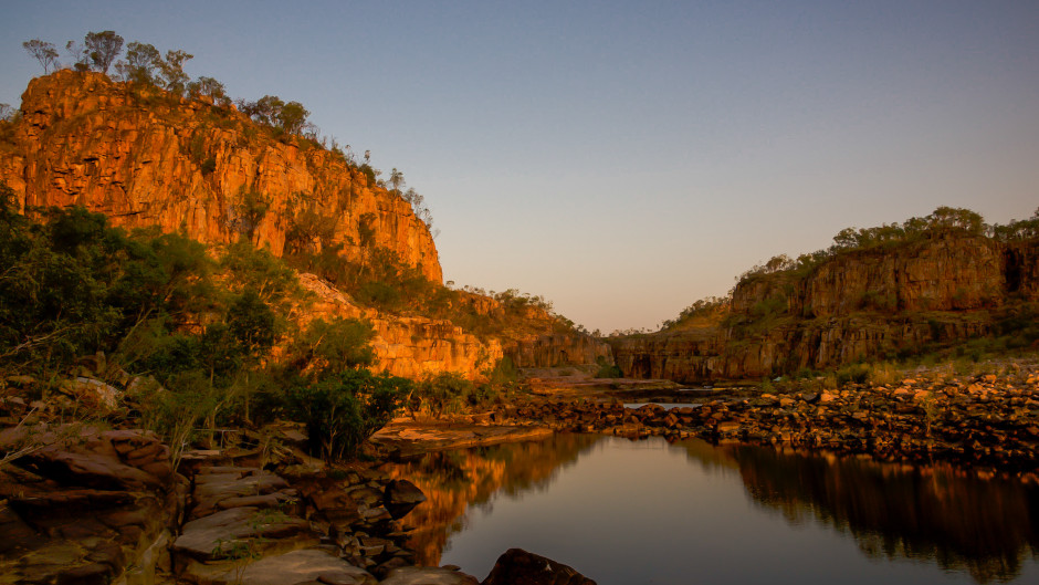 Experience the stunning beauty and rich culture of the Northern Territory on the Nitmiluk Gorge and Edith Falls Full Day tour! 
