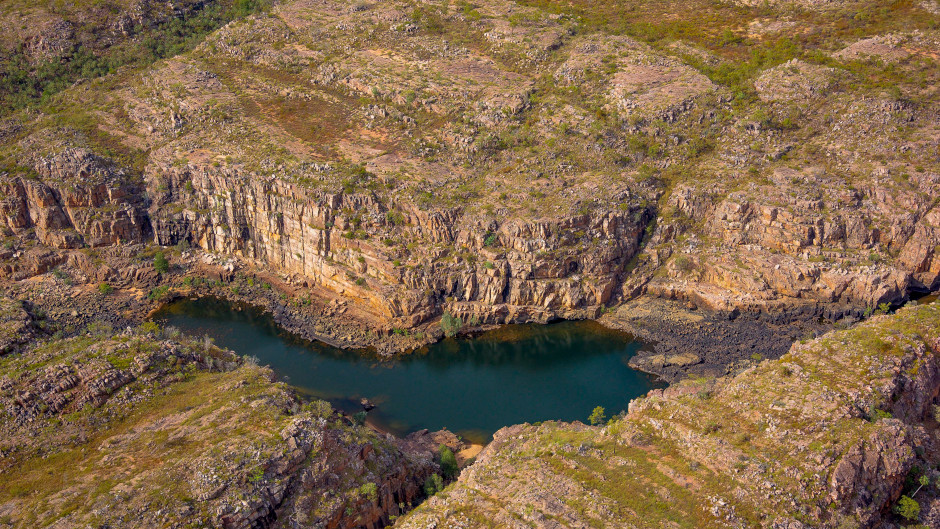 Experience the stunning beauty and rich culture of the Northern Territory on the Nitmiluk Gorge and Edith Falls Full Day tour! 
