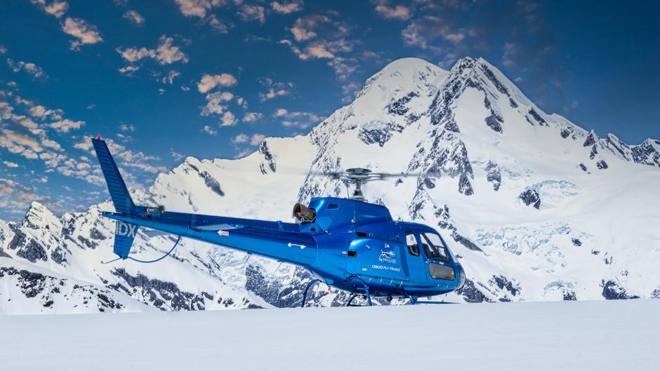Experience the magnificent glacial landscape of Franz Josef on our scenic helicopter flight!