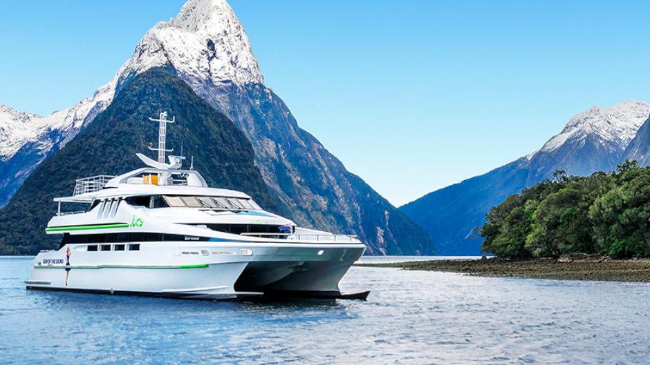 Experience the magic of Fiordland and the stunning Milford Sound on this coach and cruise combo!
