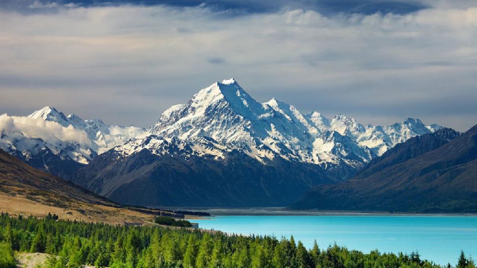 Explore the Mt Cook area & Tasman Glacier. On this one-day combo tour you will see all the highlights of Mt Cook plus experience a Tasman Glacier Heli Hike. 