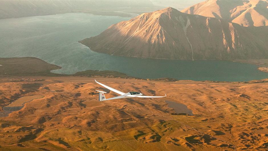 Experience a stunning gliding flight with Kahu Soaring in Omarama! 