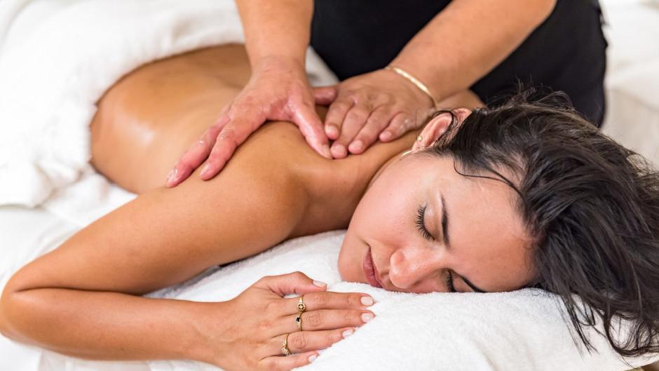 Melt away tension and stress with a relaxing Swedish massage at the award-winning Paihia Beach Resort & Spa.