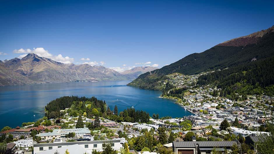 Enjoy stunning views of Queenstown’s alpine Gondola from the comfort of your Gondola Double Room accommodation! 