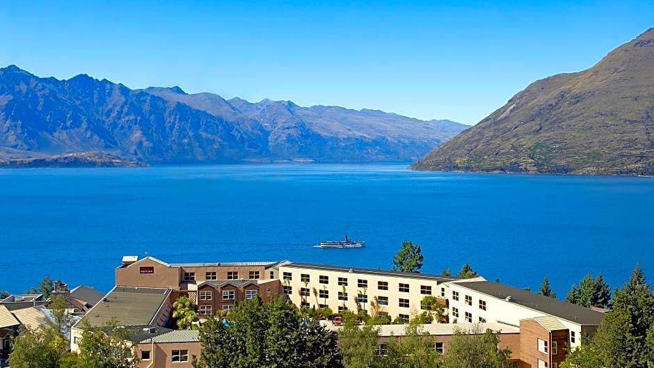 Soak up the best of Queenstown's spectacular scenery with a relaxing stay at Mercure Queenstown Resort...