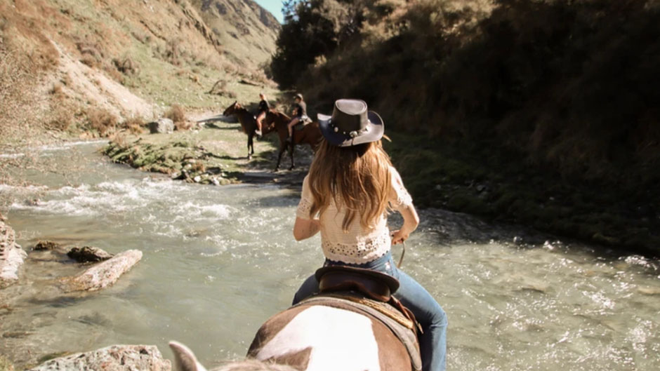 Join Moke Lake Horse Treks for a relaxed scenic horseback ride on prime Queenstown back country!