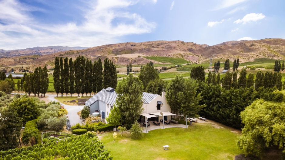 Discover Gibbston Valley, Bannockburn & Cromwell on your own timescale as we showcase its scenic locations, iconic activities and the finest craft beers, wine and cuisines!
