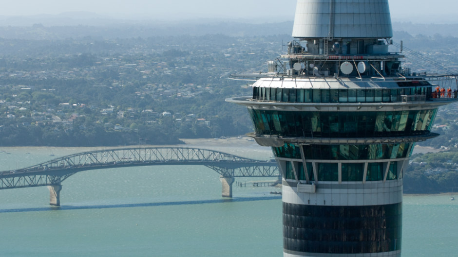 Feel the fear and join us on our exclusive observation decks, 192 meters high outside New Zealand‘s tallest building!