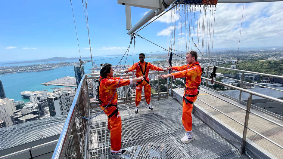 Feel the fear and join us on our exclusive observation decks, 192 meters high outside New Zealand‘s tallest building!