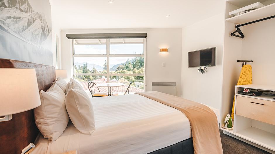 Enjoy your stay in Queenstown with this modern, comfortable accommodation package. 