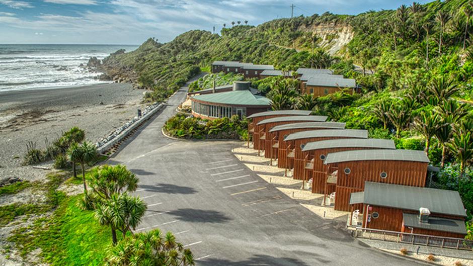 Enjoy your stay at The Ocean View Retreat, a locally owned and operated retreat located right on the shores of the rugged Tasman Ocean! 