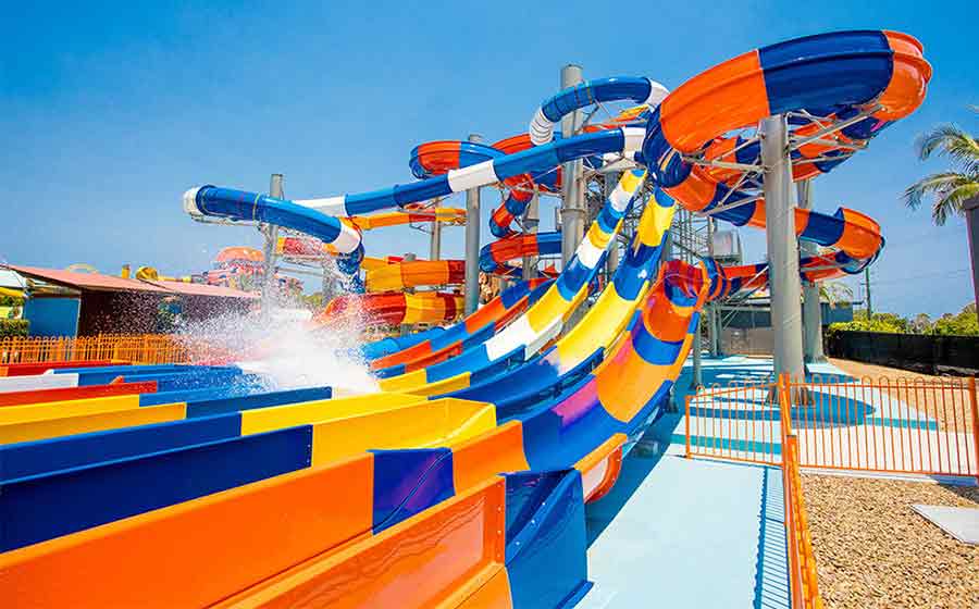 Located next to the famous Australian theme park, Dreamworld, WhiteWater World boasts a variety of water slides, play attractions, and pools, making it an ideal destination for creating sunny memories during its seasonal operation on the Gold Coast.