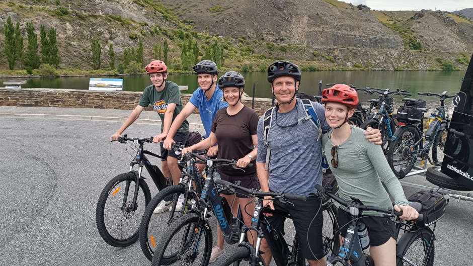 Take one of the most beautiful rides in the country discovering Lake Dunstan Trail by premium E-bike hire...