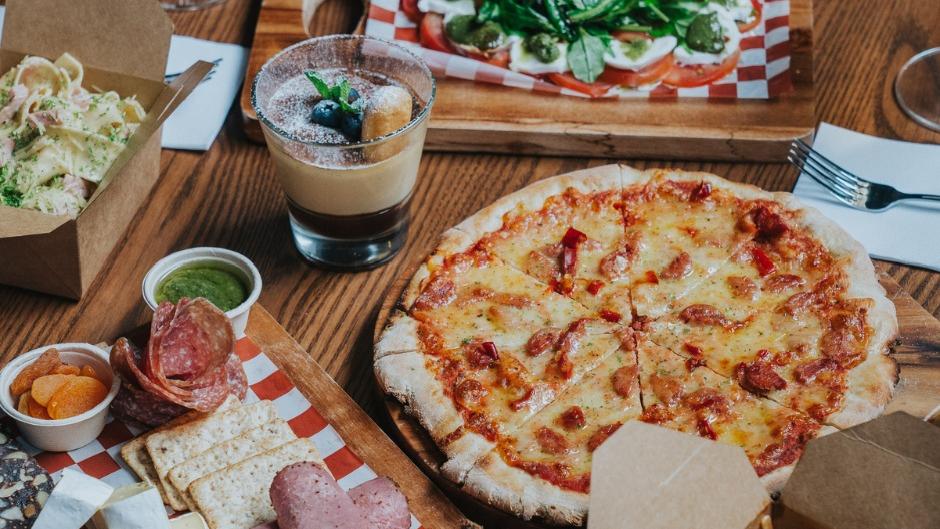 Get up to 50% Off PIZZA at Restaurant Casetta Pizza