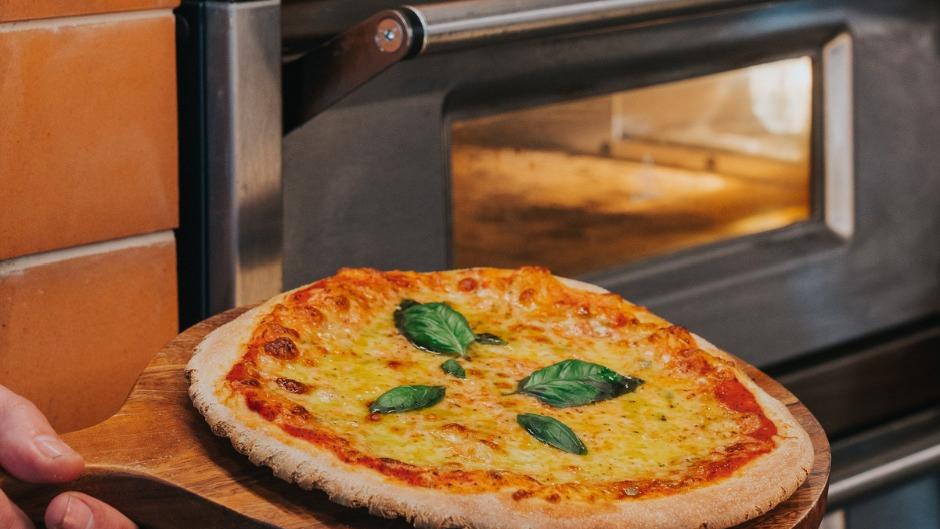 Get up to 50% Off PIZZA at Restaurant Casetta Pizza