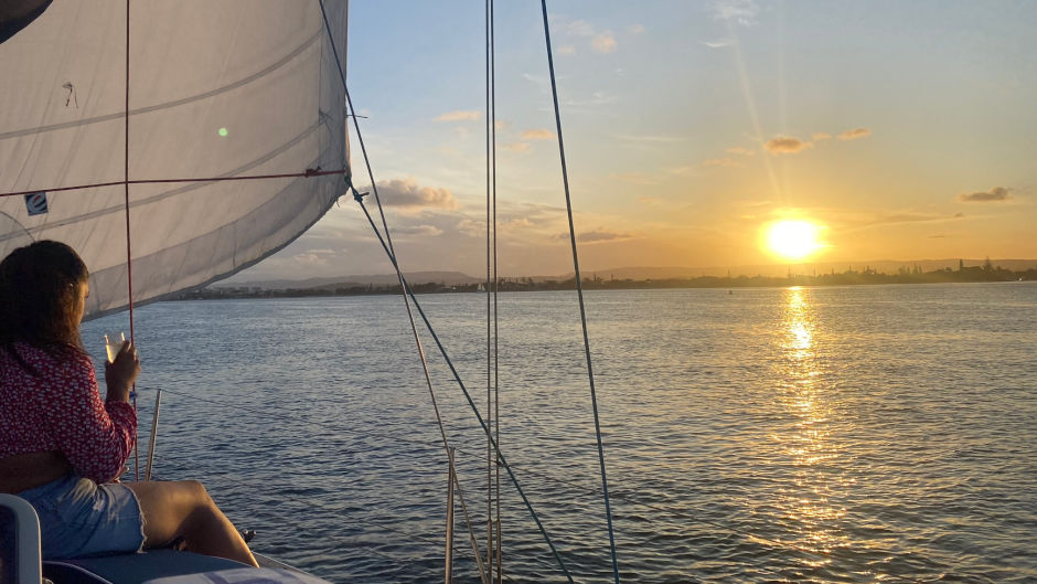 sunset sailing gold coast